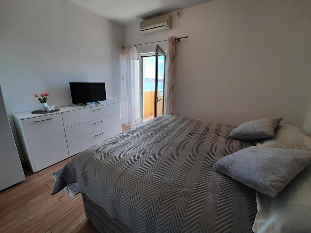 Nevena * Brodarica (Sibenik-Knin)