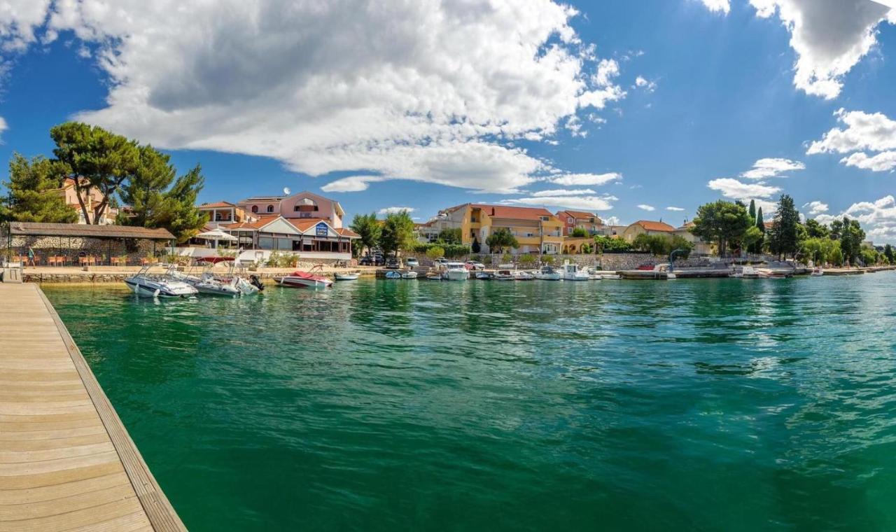 Nevena * Brodarica (Sibenik-Knin)